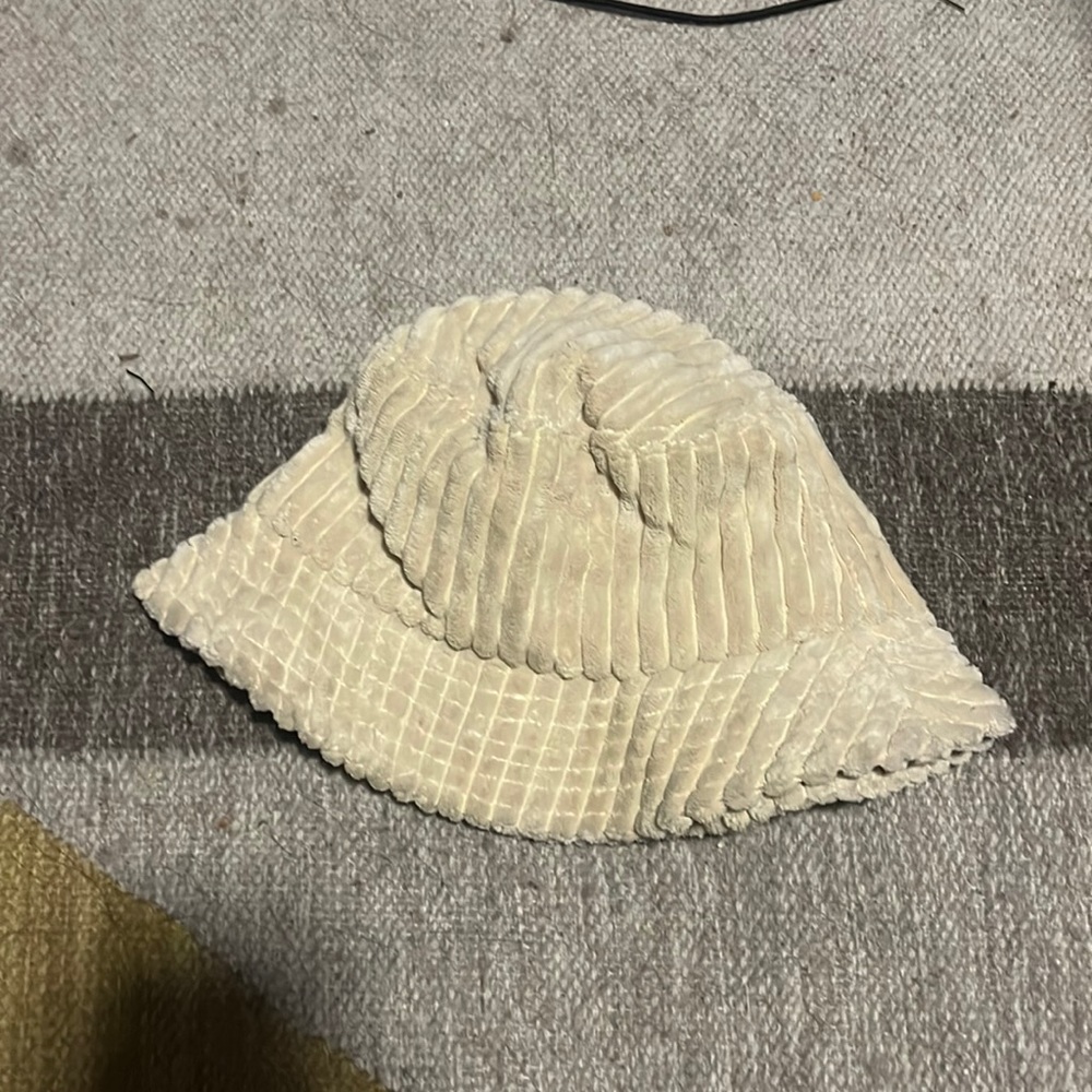 Bucket hat